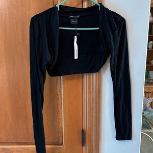 PattyBoutik Elegant Black Long Sleeve Shrug Medium. NWT